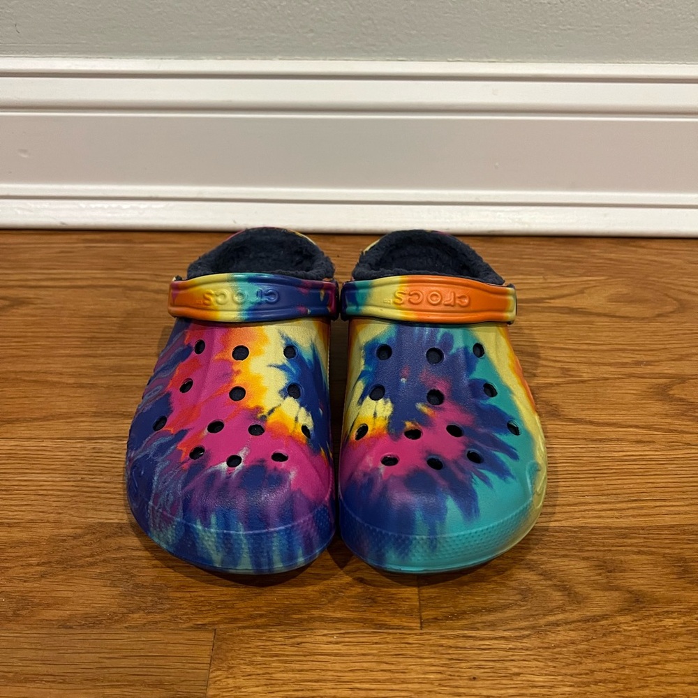 Crocs slip-ons with fleece lining, ladies size 7, tie dye multicolor